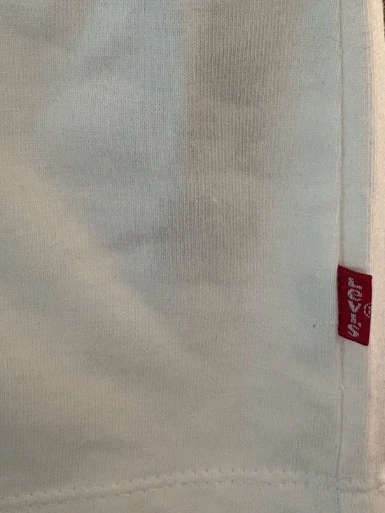 Levi’s White Logo Graphic Tee XL NWT Classic Red Batwing Cotton - Picture 4 of 9